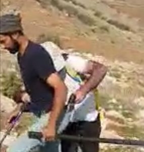 פעיל נגד ההתיישבות חוטף נשק ממתיישב