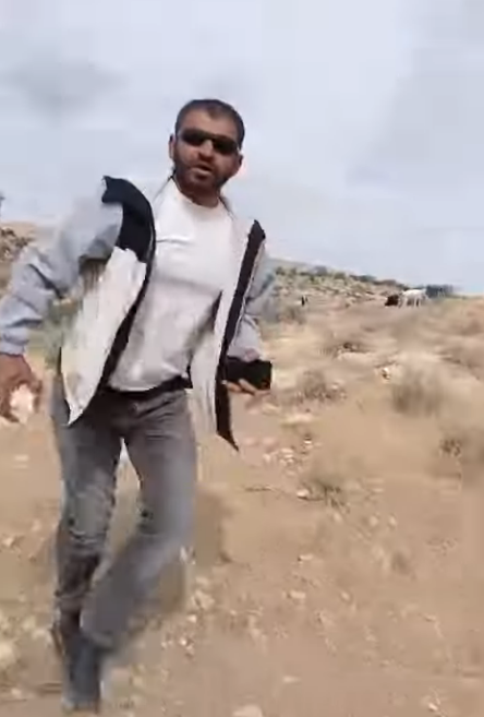 ערבי תוקף רועה צאן בהר חברון